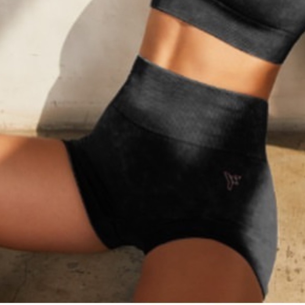 ⭐️last ONE⭐️ Yorkara Workout Shorts Size M Plus FREE Hat